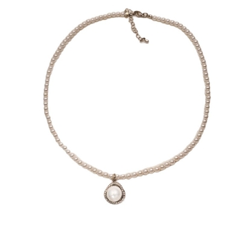 Colier cu perlă de scoică, lanț cu șir de perle, pandant din cupru, placat cu aur, în formă U