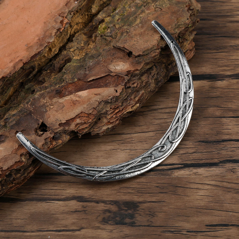 Hajcsat Viking-kelta csomóval és félhold formával, retro északi stílus; anyag: ötvözet; forma: geometriai; feldolgozás: elektrolit platírozás; uniszex; tavasz 2025