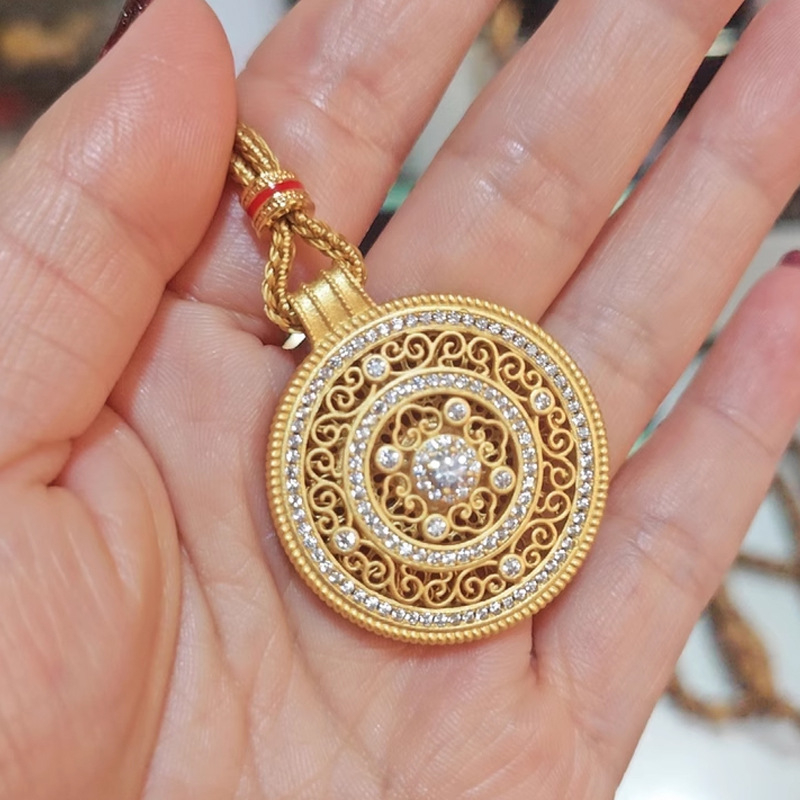 Colier Yuqi din cupru cu pandantiv cu pietre montate în montură mixtă, formă romb/picătură, geometric, lanț normal