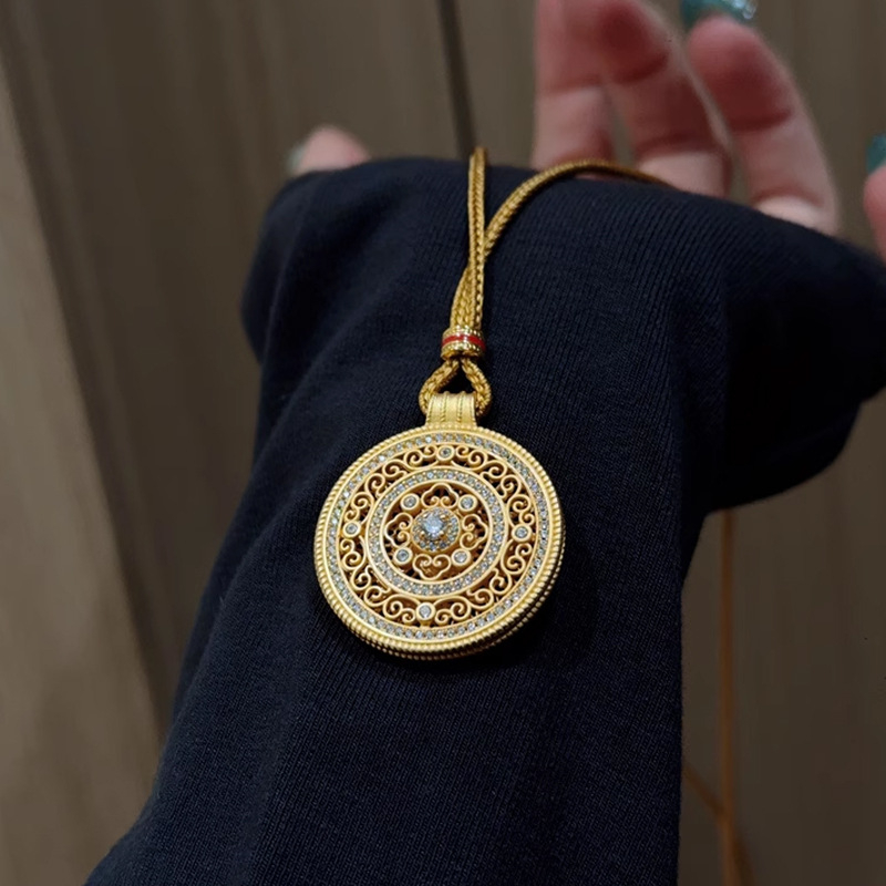 Colier Yuqi din cupru cu pandantiv cu pietre montate în montură mixtă, formă romb/picătură, geometric, lanț normal