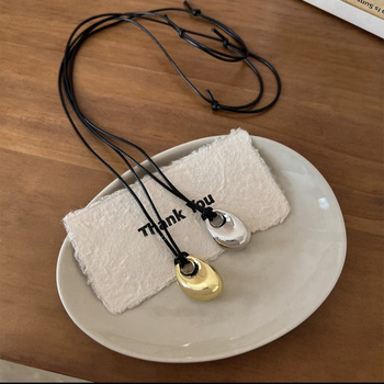 Bakreno ogrlica s PU užetom, privjesak u obliku graha, nepravilni dizajn, duljina 71–80 cm, niša stil, jesen 2024