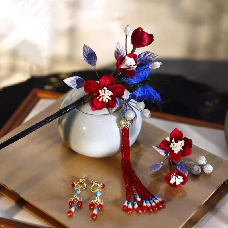 Menyasszonyi hajdísz kristályos virágmotívummal, ősi stílus (Anyag: Kristály; Személyre szabás: Igen; Csomagolás: Egyenként csomagolva)