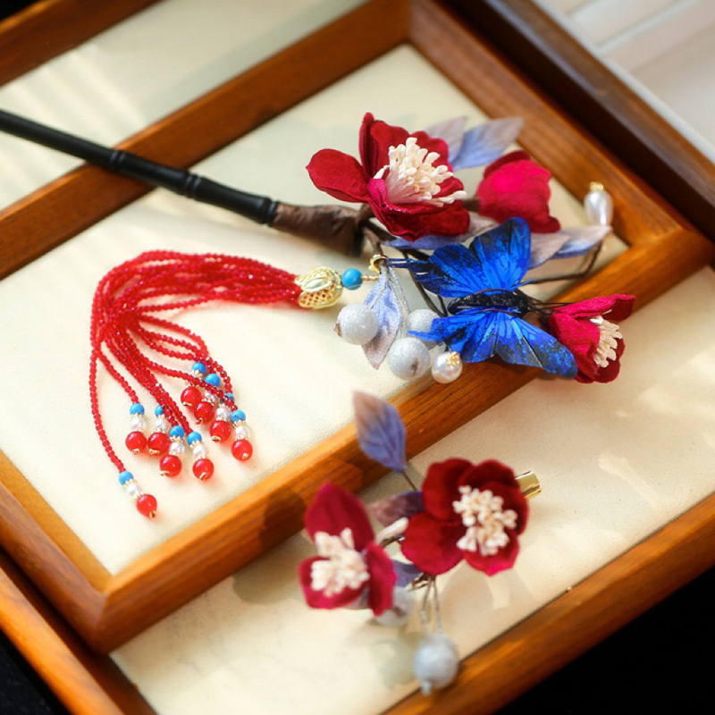 Menyasszonyi hajdísz kristályos virágmotívummal, ősi stílus (Anyag: Kristály; Személyre szabás: Igen; Csomagolás: Egyenként csomagolva)