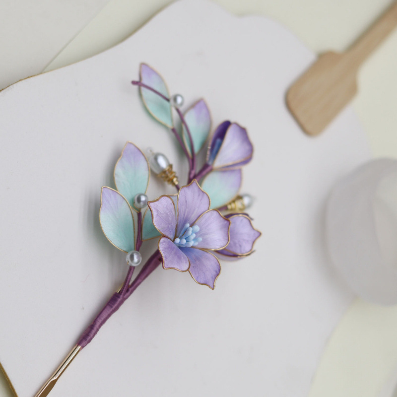 Agrafă de păr cu floare de mătase și ornament din cupru, stil Chinezesc (material: mătase; stil: Chinezesc; categorie: accesorii pentru cap; sezon: Vară 2021)