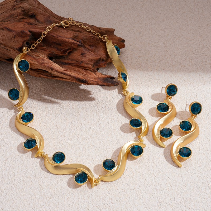 Κολιέ με διαμαντένιο επίχρισμα σε κυκλικό κυματοειδές σχέδιο, ρυθμιζόμενη αλυσίδα για πουλόβερ, κράμα, κρύσταλλο κρεμαστό