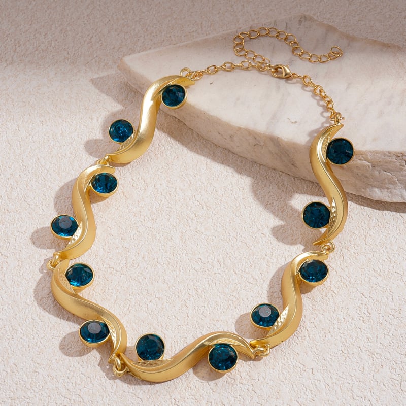 Κολιέ με διαμαντένιο επίχρισμα σε κυκλικό κυματοειδές σχέδιο, ρυθμιζόμενη αλυσίδα για πουλόβερ, κράμα, κρύσταλλο κρεμαστό