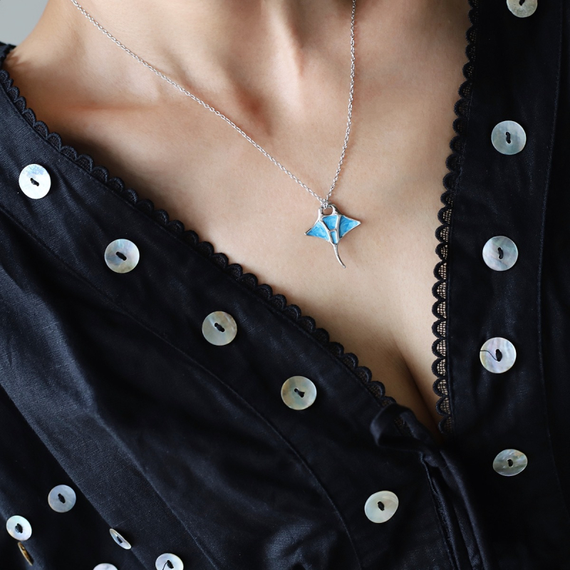 Colier Whale Rain cu motiv manta ray, din oțel titan, lanț încrucișat, pandant din oțel inoxidabil