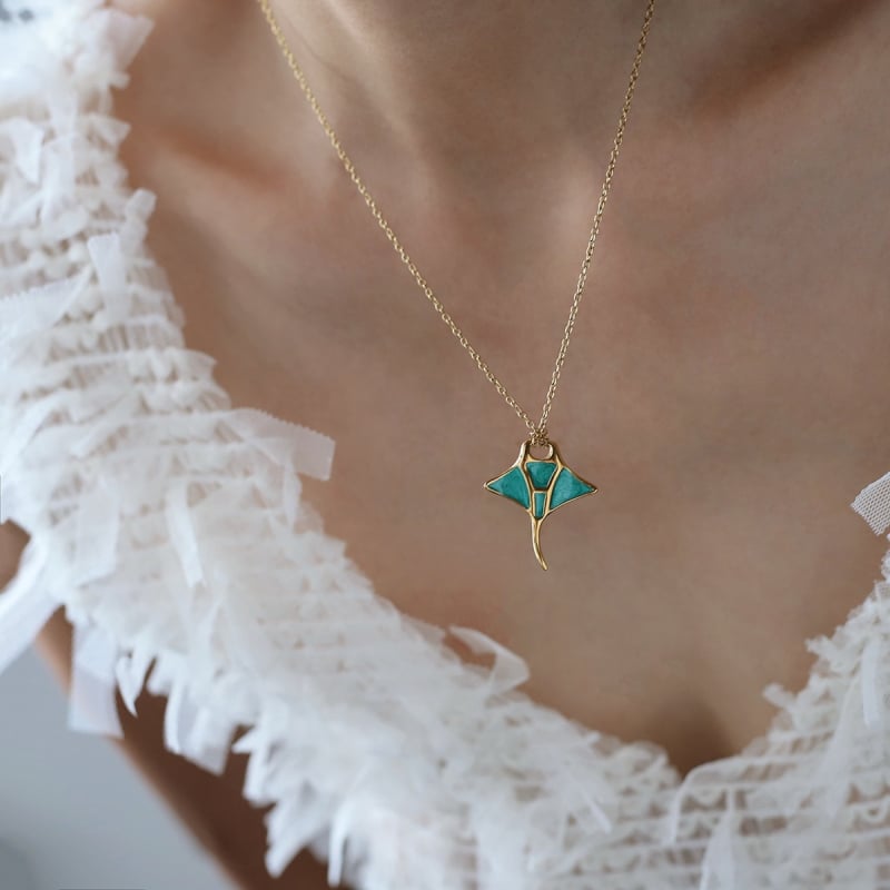 Colier Whale Rain cu motiv manta ray, din oțel titan, lanț încrucișat, pandant din oțel inoxidabil