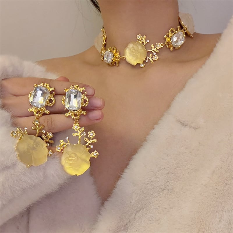 Rózsa virág mintás nyaklánc- és fülbevaló készlet, ötvözet, galvanizált bevonat, hullámzó lánc, japán-koreai stílus, téli 2024 kollekció