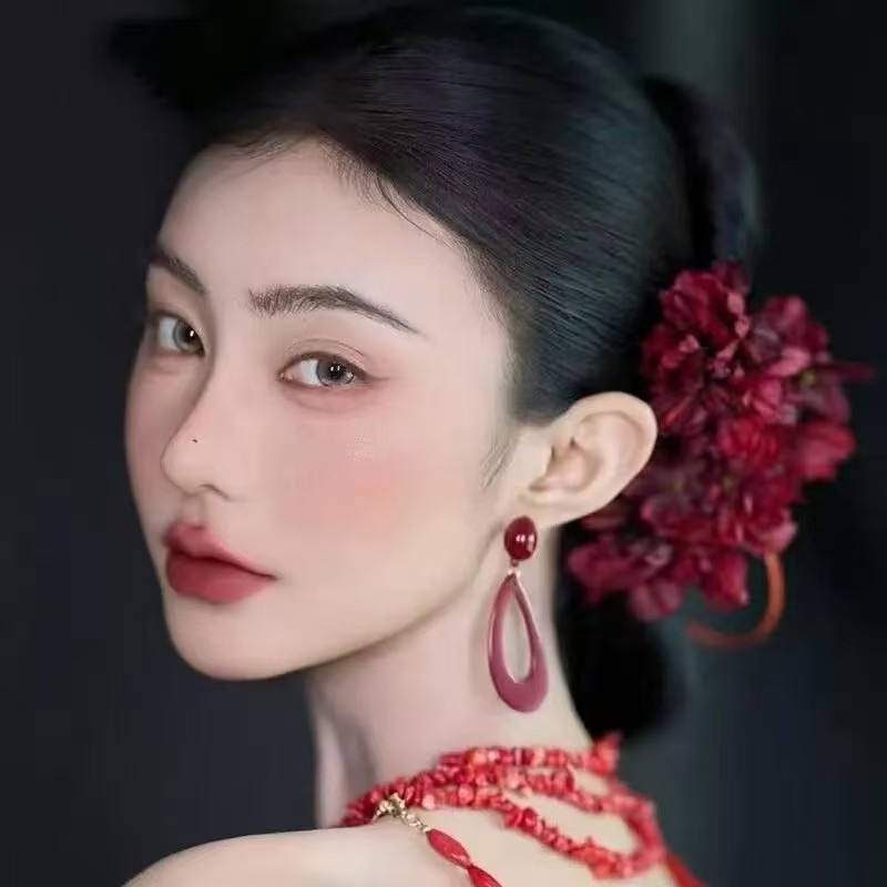 Női fejfedő geometriai formájú műanyag/gyanta – menyasszonyi hajdísz, 2023 tavasz