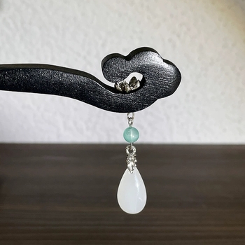 Clip de păr din lemn, în stil antic, cu detalii florale