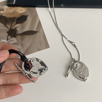 Náhrdelník s príveskom srdce-kľúč — minimalistický unisex náhrdelník, zliatina, elektroplátovanie, regulárny reťaz