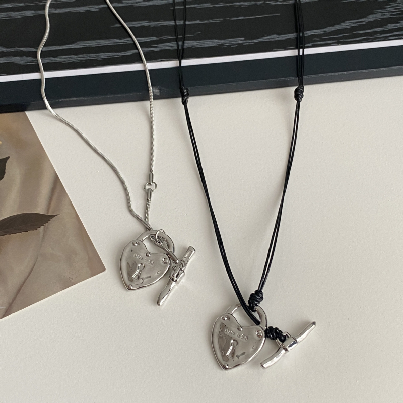 Náhrdelník s príveskom srdce-kľúč — minimalistický unisex náhrdelník, zliatina, elektroplátovanie, regulárny reťaz