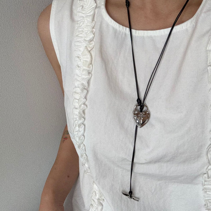 Náhrdelník s príveskom srdce-kľúč — minimalistický unisex náhrdelník, zliatina, elektroplátovanie, regulárny reťaz
