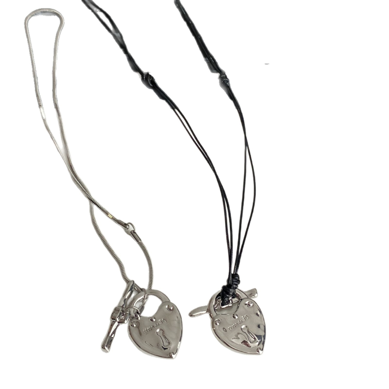 Náhrdelník s príveskom srdce-kľúč — minimalistický unisex náhrdelník, zliatina, elektroplátovanie, regulárny reťaz