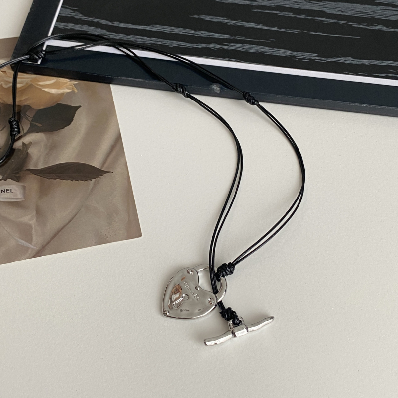 Náhrdelník s príveskom srdce-kľúč — minimalistický unisex náhrdelník, zliatina, elektroplátovanie, regulárny reťaz