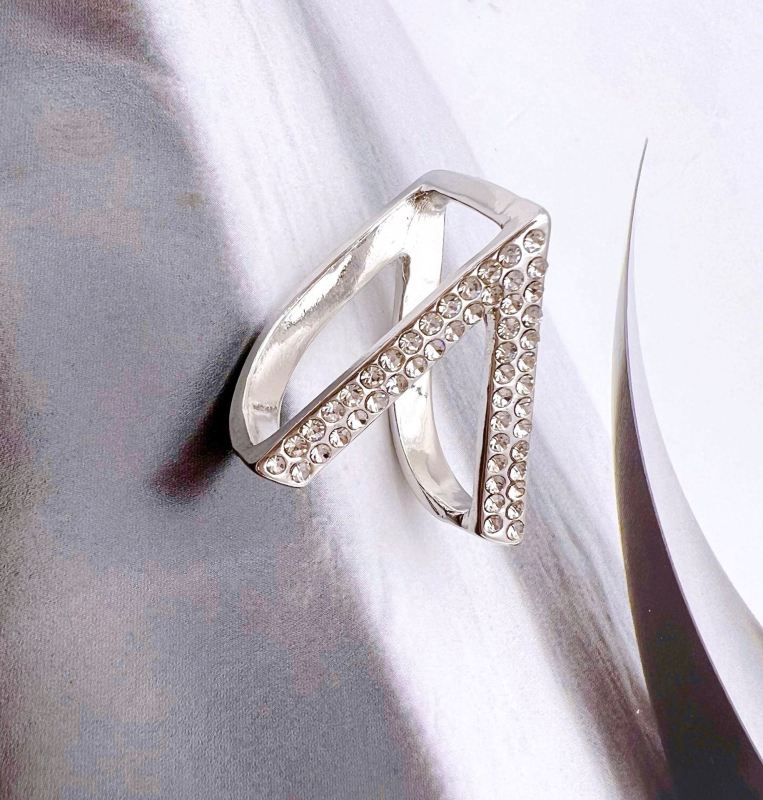 Spona za šal od legure – Net Red Wind stil, geometrijski dizajn, vakuumsko premazivanje, 7 g