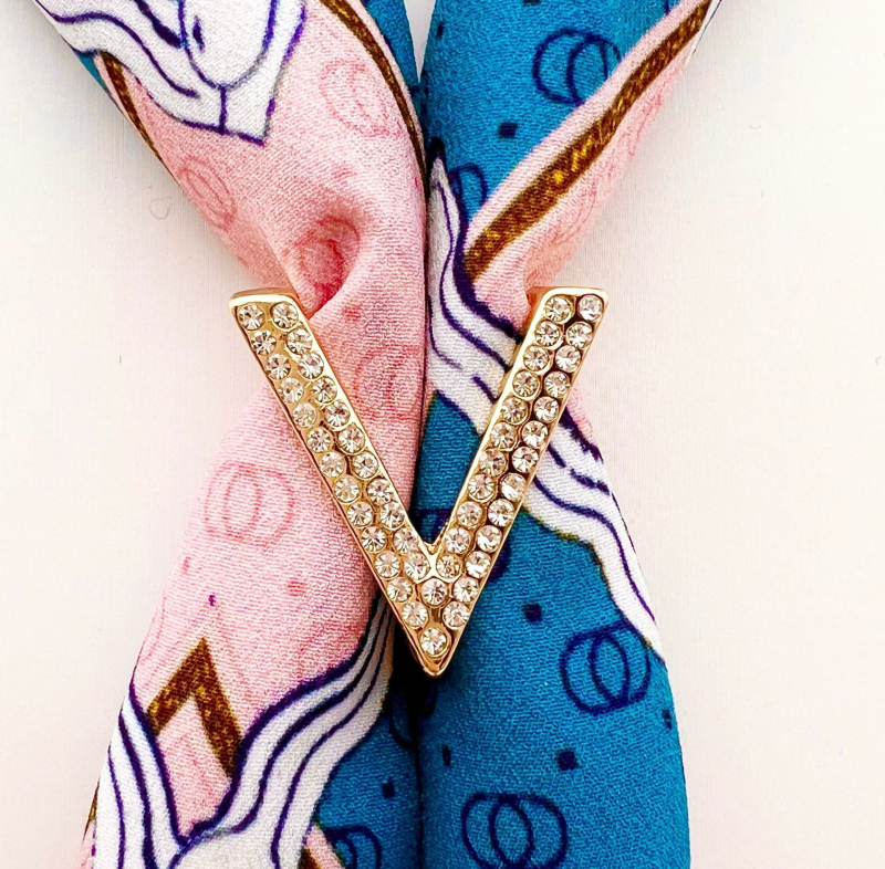 Spona za šal od legure – Net Red Wind stil, geometrijski dizajn, vakuumsko premazivanje, 7 g