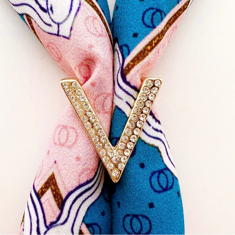 Spona za šal od legure – Net Red Wind stil, geometrijski dizajn, vakuumsko premazivanje, 7 g