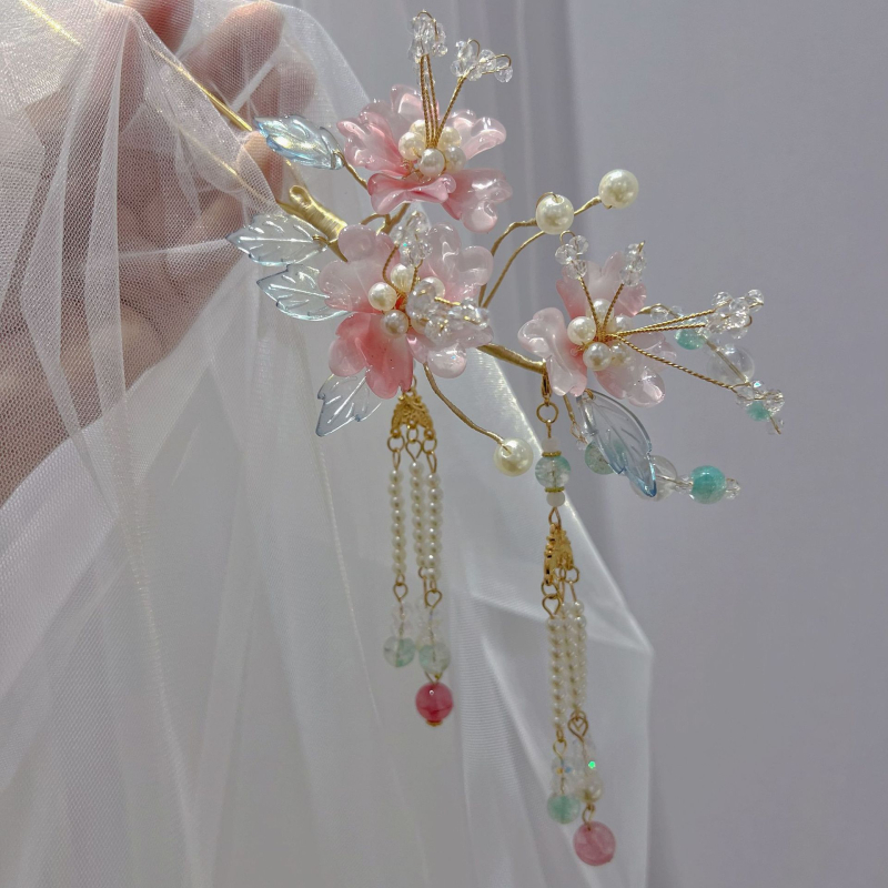 Hajtű fejfedő üveg anyagból, vintage stílus, virágos dizájn, bojt részlet, egyedi csomagolásban