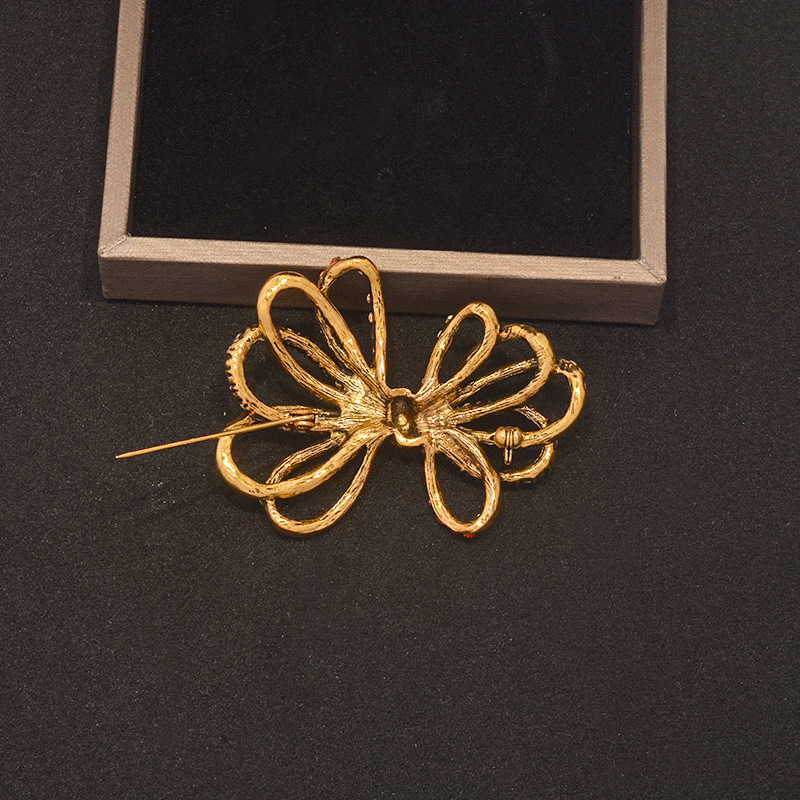 Broșă cu funda din aliaj – placare electrolitică, unisex, decorativă