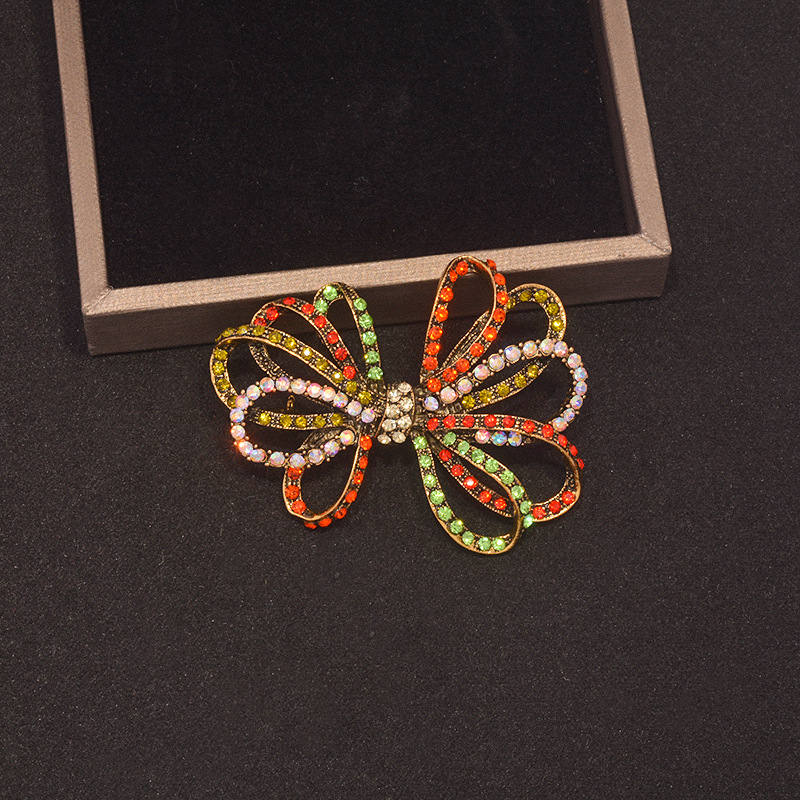 Broșă cu funda din aliaj – placare electrolitică, unisex, decorativă