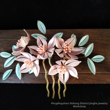 Gėlių dizaino plaukų segtukas iš vilnos, rankų darbo su krištolo akcentais