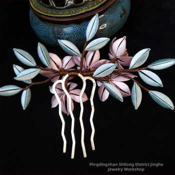 Gėlių dizaino plaukų segtukas iš vilnos, rankų darbo su krištolo akcentais