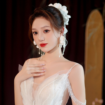 Esküvői hajdísz, vintage stílusú, virágos motívummal, textilből készült, kézzel szőtt