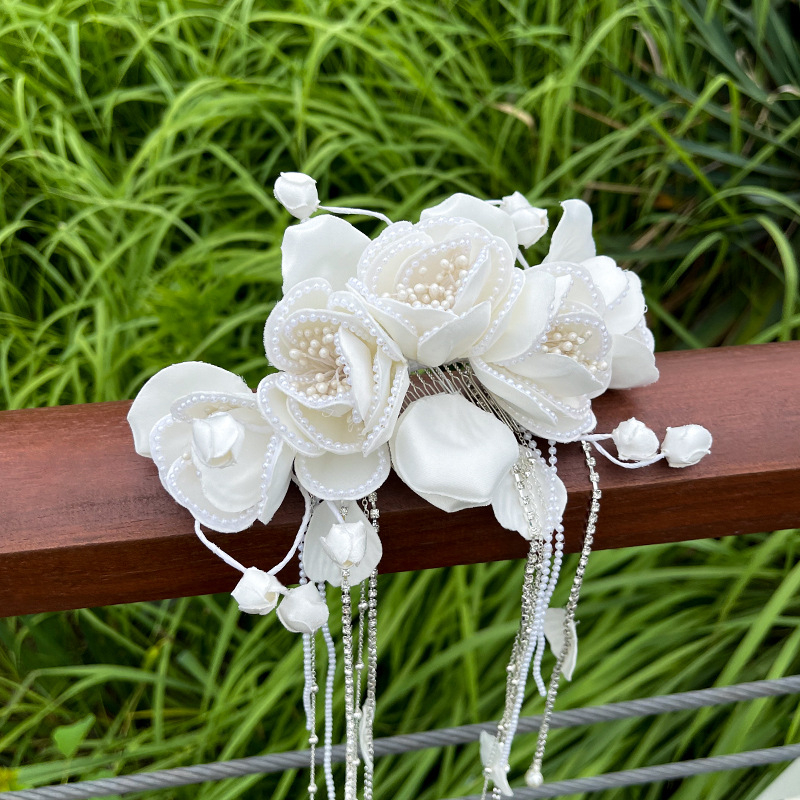 Esküvői hajdísz, vintage stílusú, virágos motívummal, textilből készült, kézzel szőtt