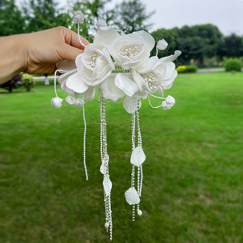 Esküvői hajdísz, vintage stílusú, virágos motívummal, textilből készült, kézzel szőtt