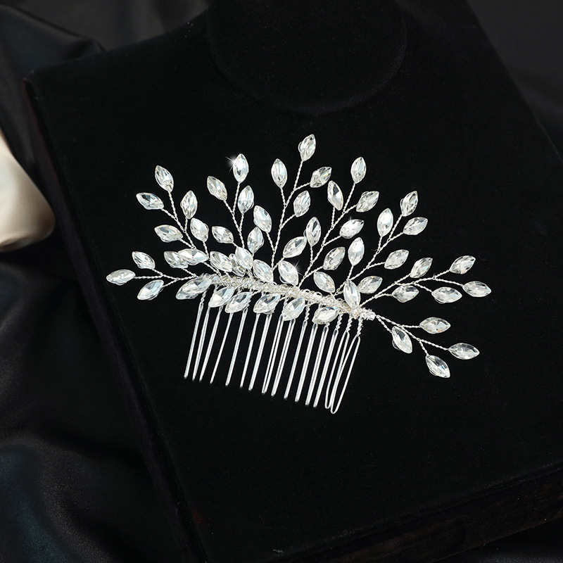 Esküvői kristály hajdísz, kézzel készített — geometriai dizájn, női stílus, anyag: kristály; forma: geometriás; technika: kézzel készített