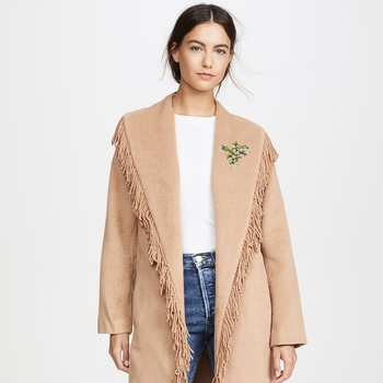 Брошка от сплав с флорален мотив, покрита с изпичано покритие и антиотразяваща функция