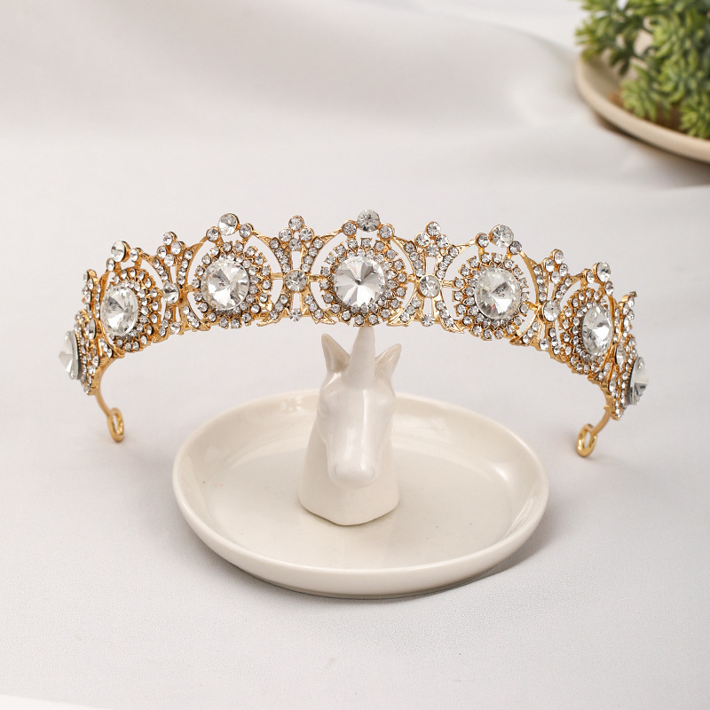 Barokna tiara s mliječno bijelim kristalima – Legura PT900; Kristali: mliječno bijeli; Elektroplatiranje; Stil: Prirodno