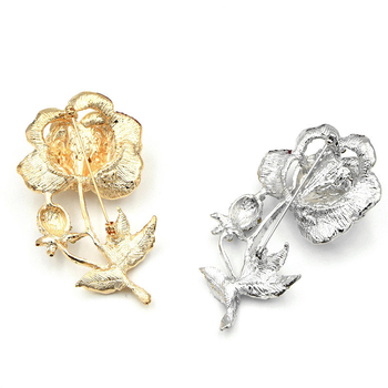 Broš cvijeta s perlama i kristalima, legura, elektroplatiranje, unisex floralni dizajn, model B1123