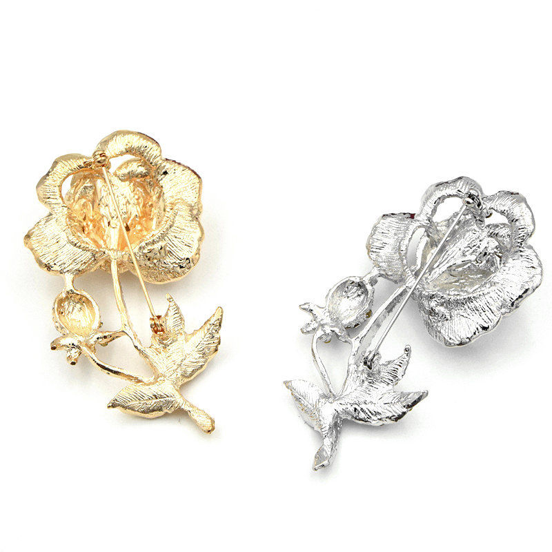 Broš cvijeta s perlama i kristalima, legura, elektroplatiranje, unisex floralni dizajn, model B1123