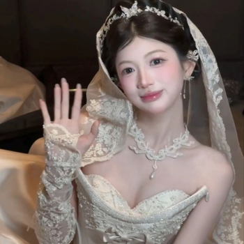 Elegantna vjenčana tiara s kristalima – romantičan dodatak za kosu za svadbu