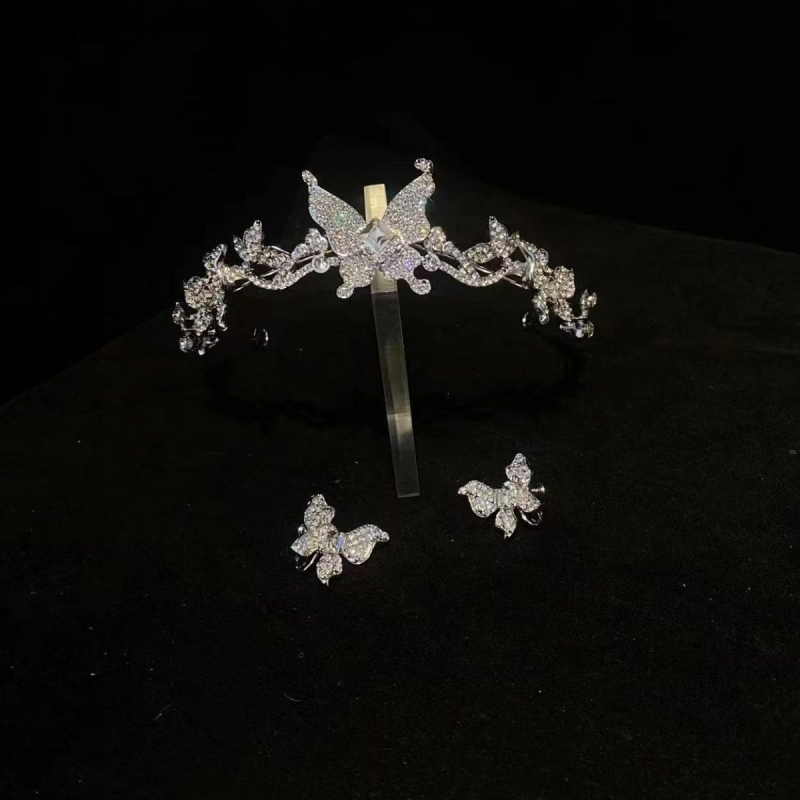 Elegantna vjenčana tiara s kristalima – romantičan dodatak za kosu za svadbu