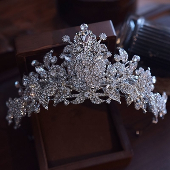 Ötvözetből készült korona esküvőre - kettős rétegű hercegnő-stílusú diadém, elektroplatált felület, fehér kristályok, testreszabható