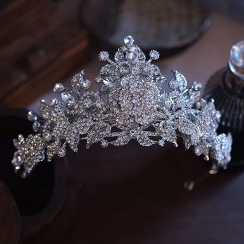 Ötvözetből készült korona esküvőre - kettős rétegű hercegnő-stílusú diadém, elektroplatált felület, fehér kristályok, testreszabható