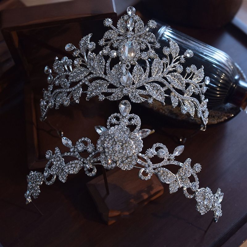 Ötvözetből készült korona esküvőre - kettős rétegű hercegnő-stílusú diadém, elektroplatált felület, fehér kristályok, testreszabható