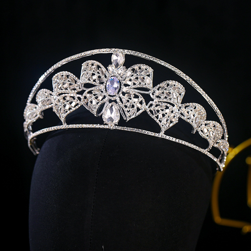 Koreai stílusú hajdiadéma – koronás forma, ötvözet, elektroplattolt ezüst, kristályok