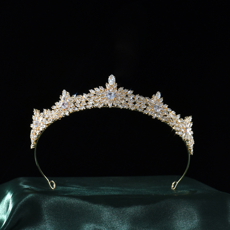 Női korona réz alapú, K9 tisztaságú, fehér cirkón kristályok