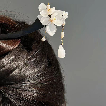 Fából készült hajcsat magnólia virággal és bojtokkal – retro stílus, egyedi csomagolás, 2023 nyár