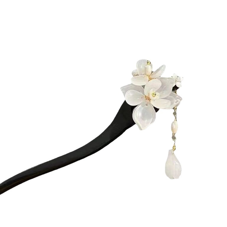 Fából készült hajcsat magnólia virággal és bojtokkal – retro stílus, egyedi csomagolás, 2023 nyár