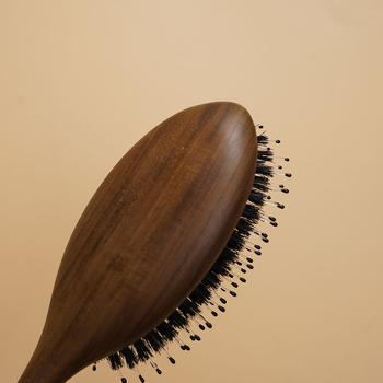 Medinė šukė iš sandalmedžio su oro pagalvėle galvos odos masažui, ovalo formos, plaukų lyginimas