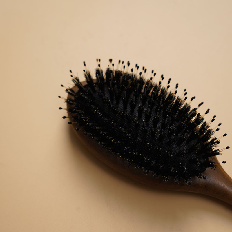 Šukos iš sandalų medžio su oro pagalvėlėmis galvos odos masažui ir plaukų lygiavimui – moterims, namų naudojimui