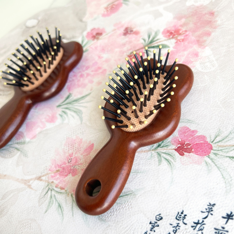 Šantalo medienos plaukų šukos su oro pagalvės masažu – nešiojamas