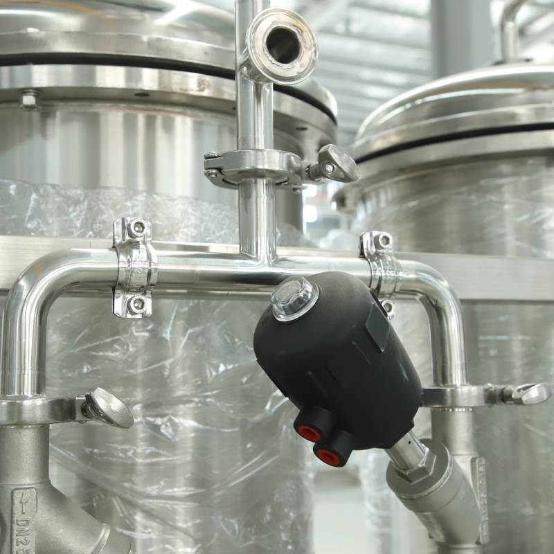 Automātiska ultrapurificēta ūdens apstrādes sistēma ar reverso osmozi, nerūsējošā tērauda konstrukcija, priekšapstrādes modulis, paredzēta farmācijas un pārtikas nozarēm