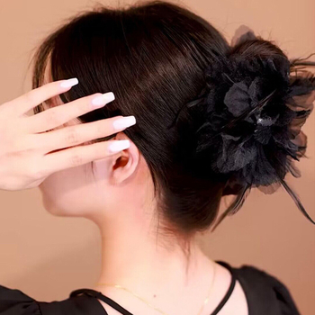 Kézzel készített tollas hajcsat (cápa formájú klips) – természetes, friss és édes stílus nőknek